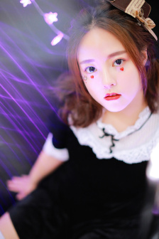 一点遮挡都没有的美女